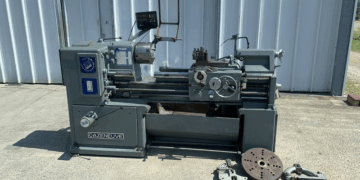 torno em um pátio industrial