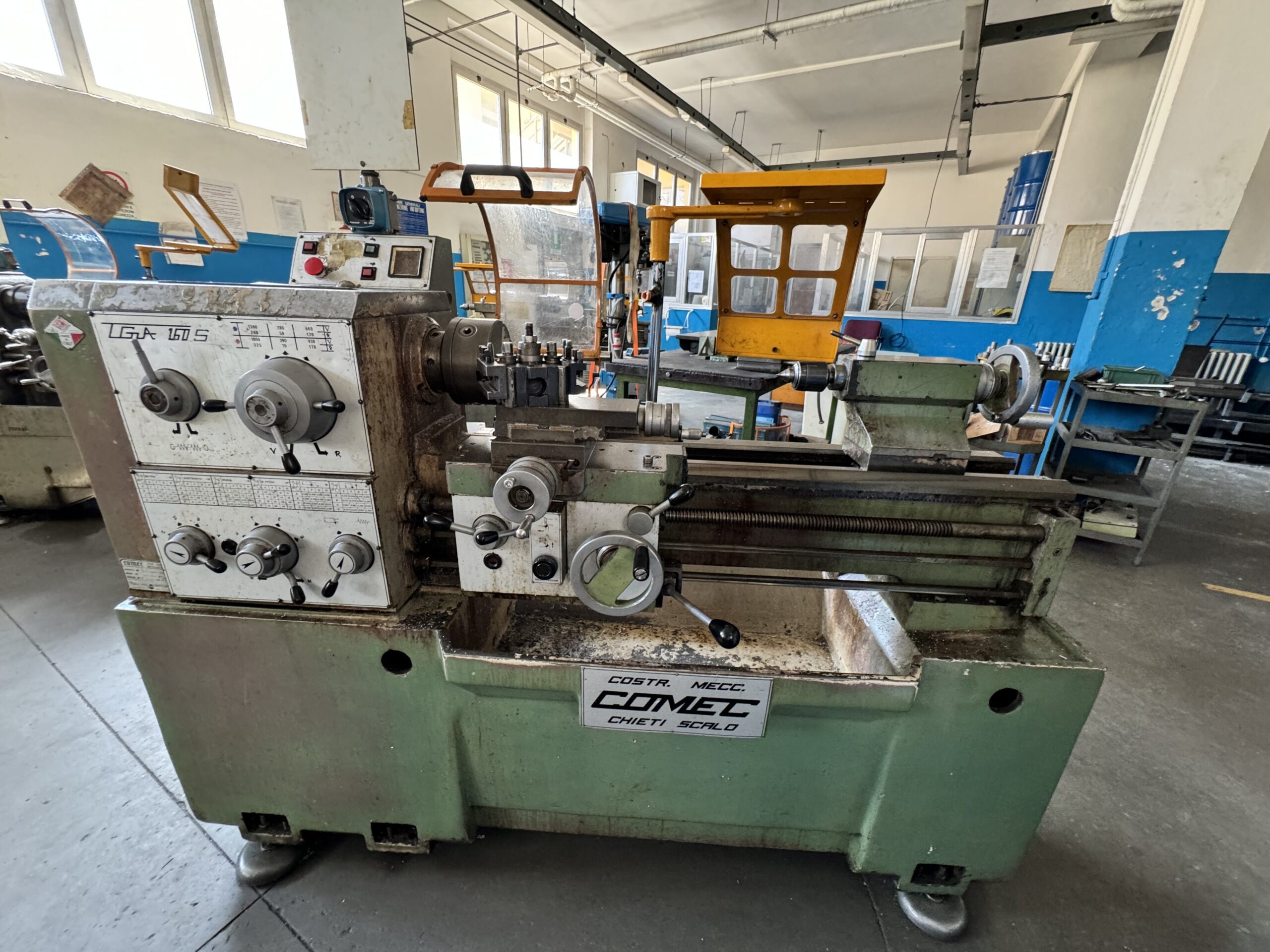 Torno industrial de grande porte para usinagem pesada