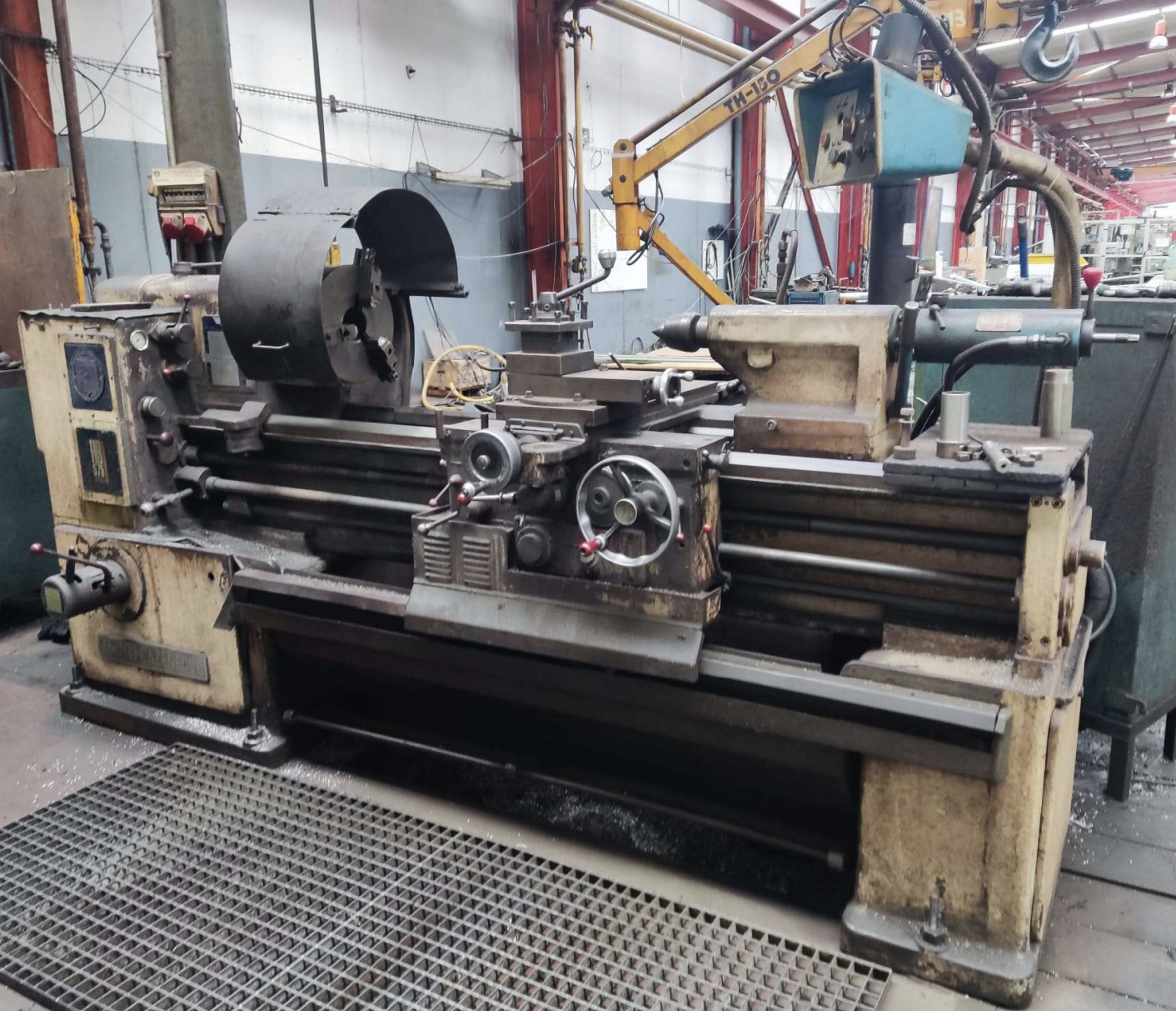 Torno industrial robusto para produção em larga escala