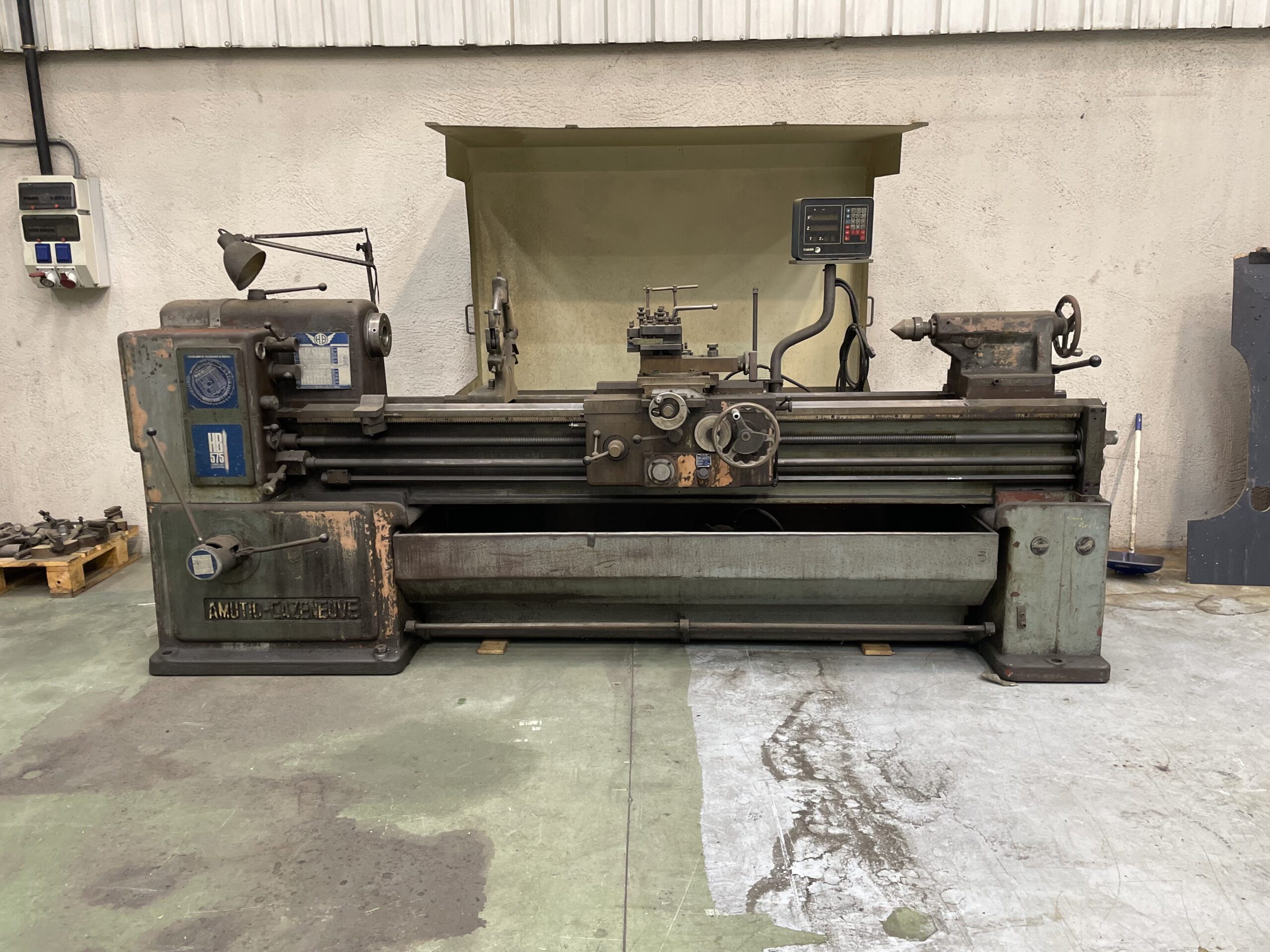 Torno industrial usado revisado disponível para venda