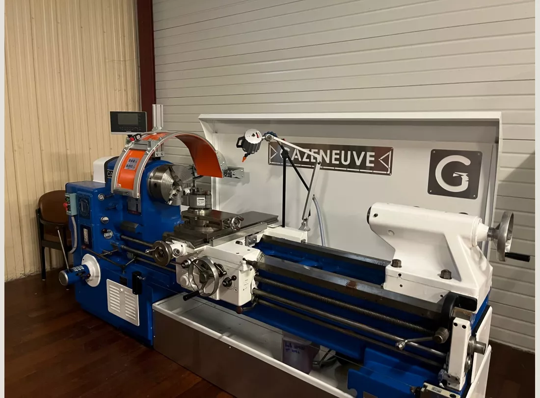 Torno industrial robusto aplicado em metalurgia pesada