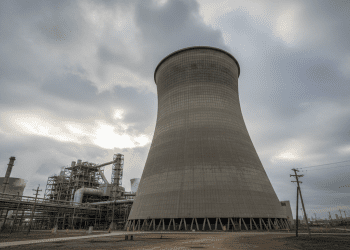como funciona uma torre de resfriamento industrial