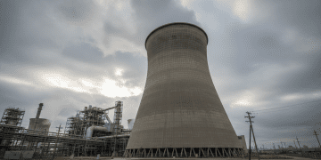 como funciona uma torre de resfriamento industrial