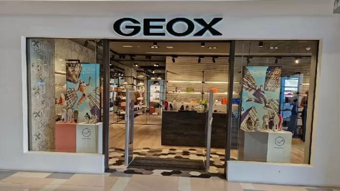 fachada de loja de shopping da geox