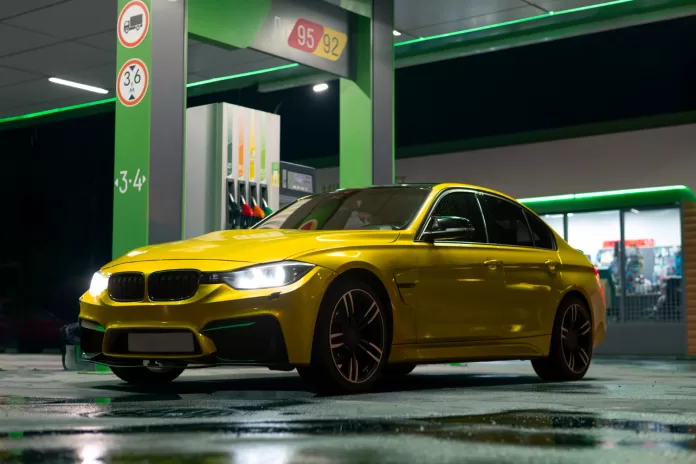 carro amarelo a noite