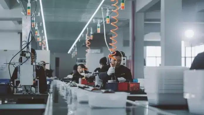 linha de produção em fábrica