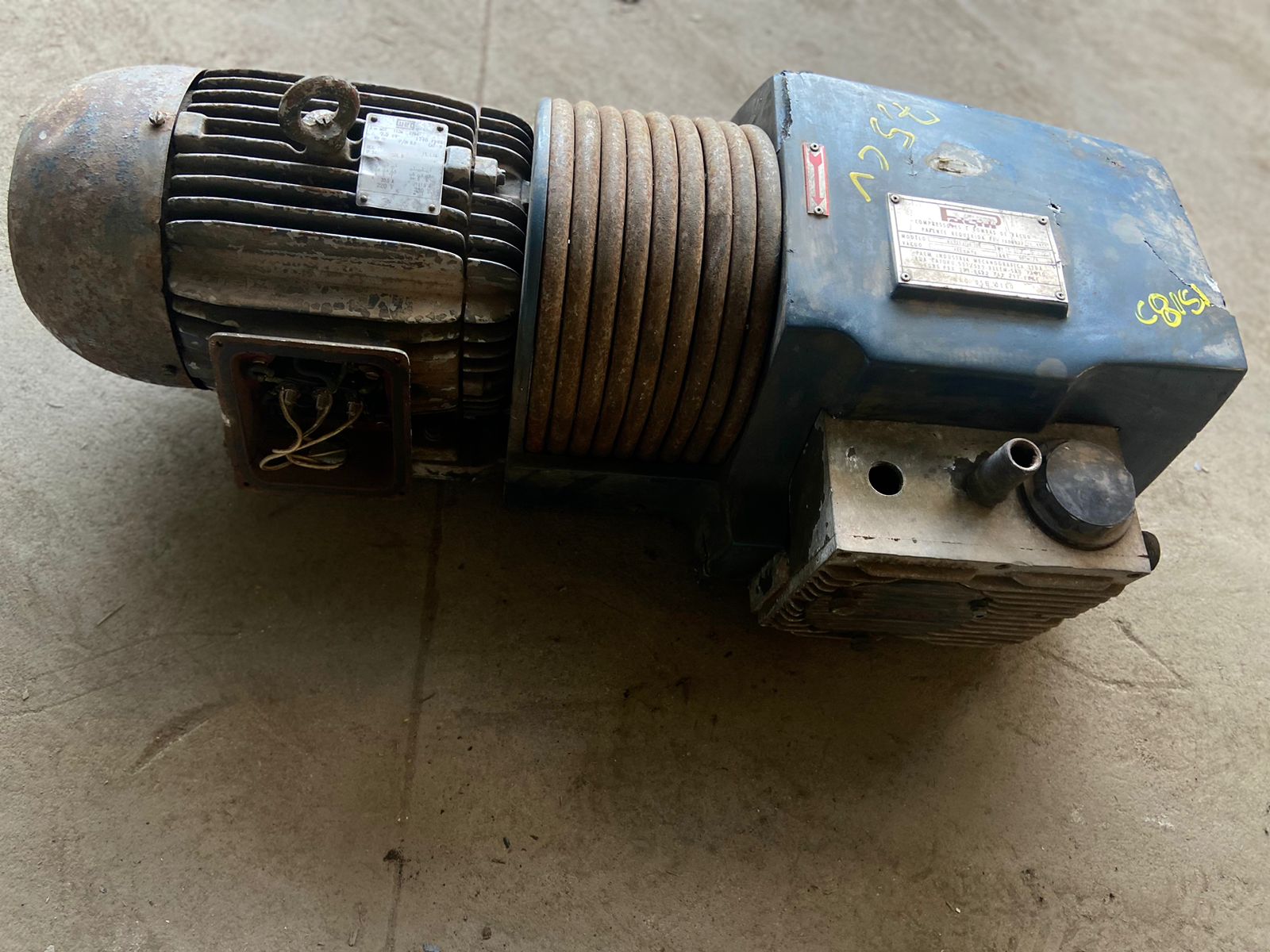 Bomba De Vácuo 7,5 cv De Palheta a Óleo Rotativa V90M3/H C8151