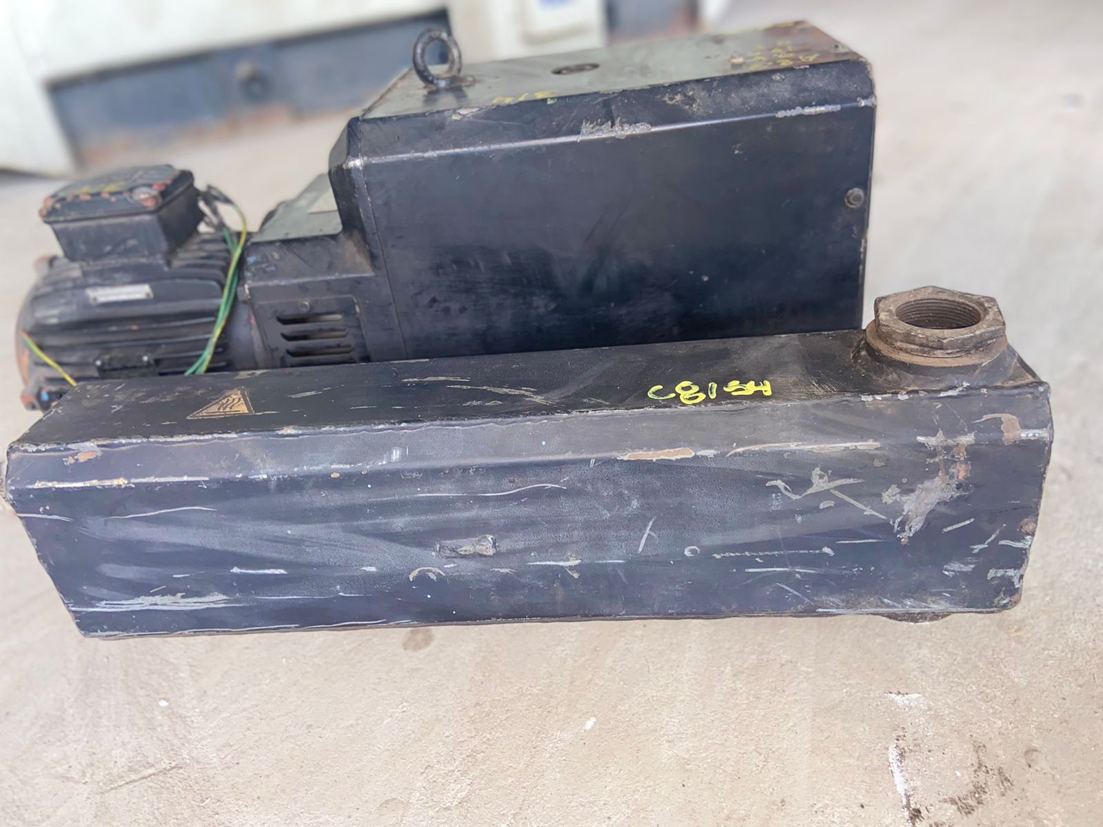 Bomba De Vácuo 5 cv De Palheta a Óleo Rotativa 100mbar e 150 m3/h C8154