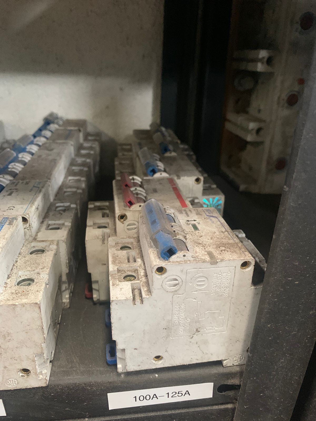 DISJUNTOR BIPOLAR 40 - 46A USADO - C2734