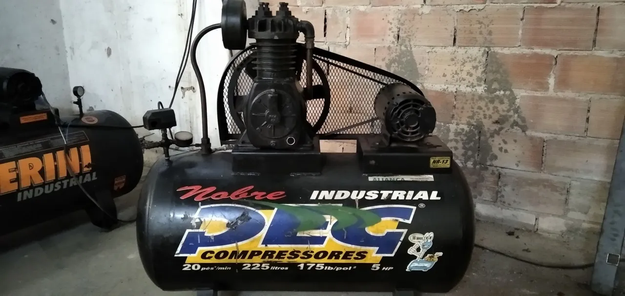 Compressor de Ar 20 Pes 225 Litros 5 HP