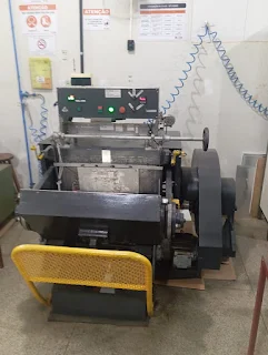 Corte e Vinco Chinesa Com Hot Stamping