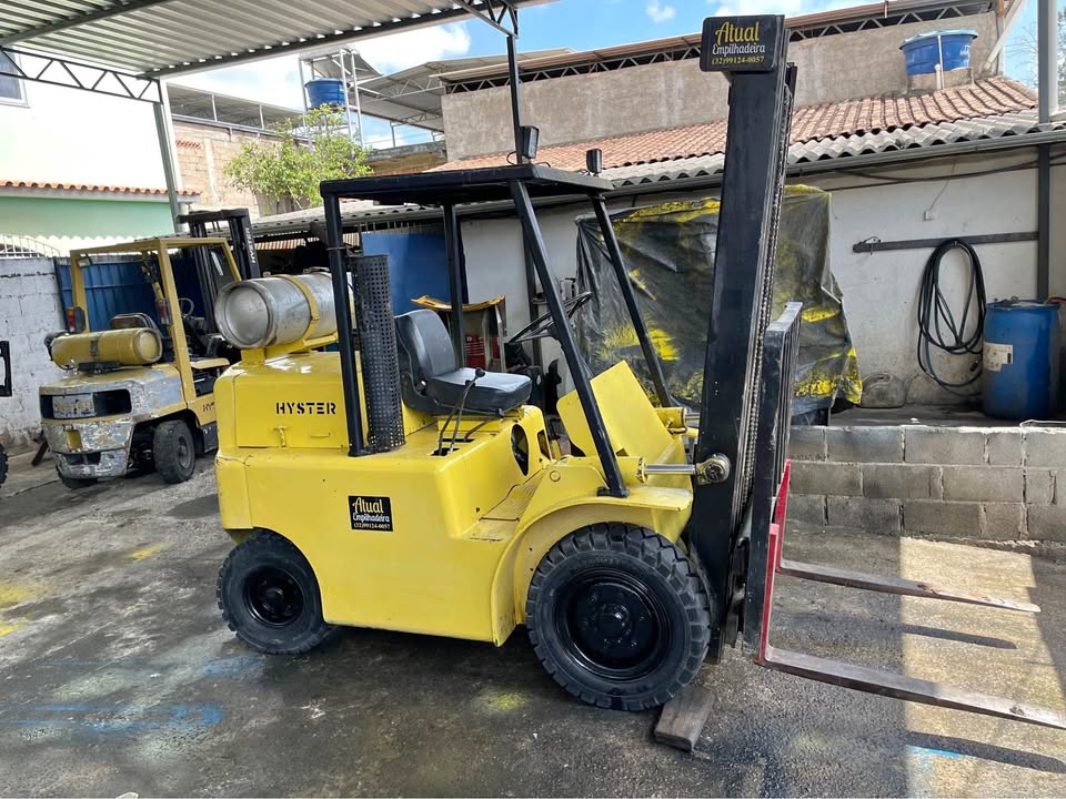 Empilhadeira 2.5 toneladas HYSTER