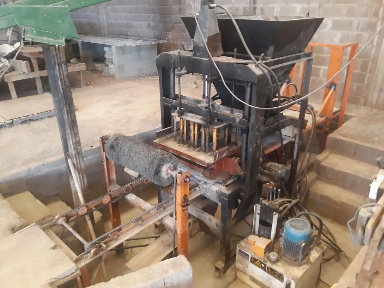 Fabrica de blocos com máquina hidráulica 6.4.3