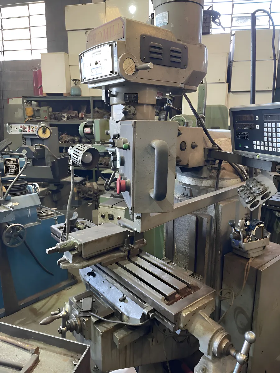 Fresadora Ferramenteira Promill Com Iso 30 (Usado)