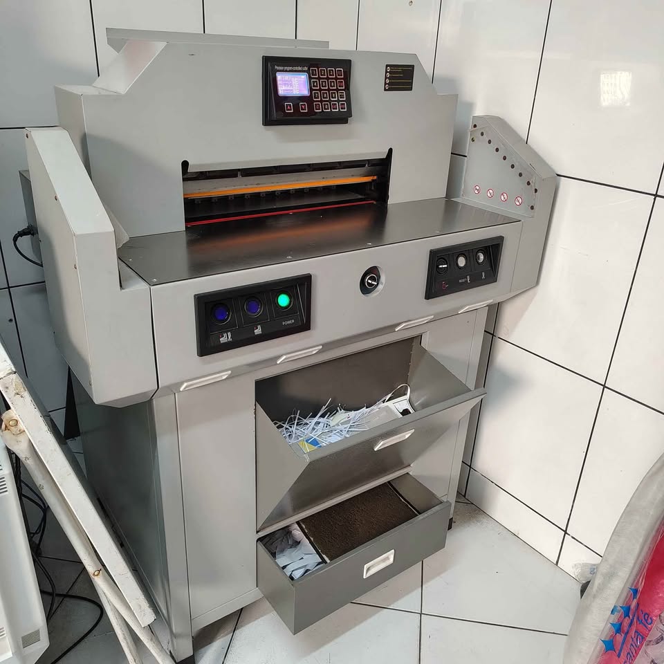 Guilhotina elétrica 520