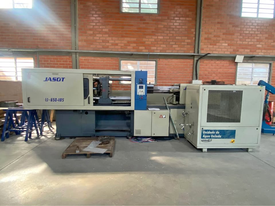 Injetora de Plástico JASOT 650/185 ANO 2006