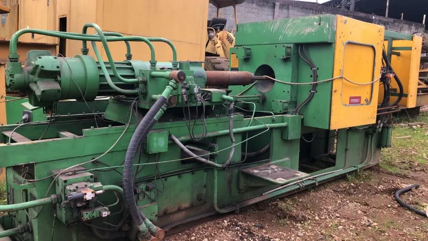 Injetora de plástico usada marca Romi - Mod.200 TG