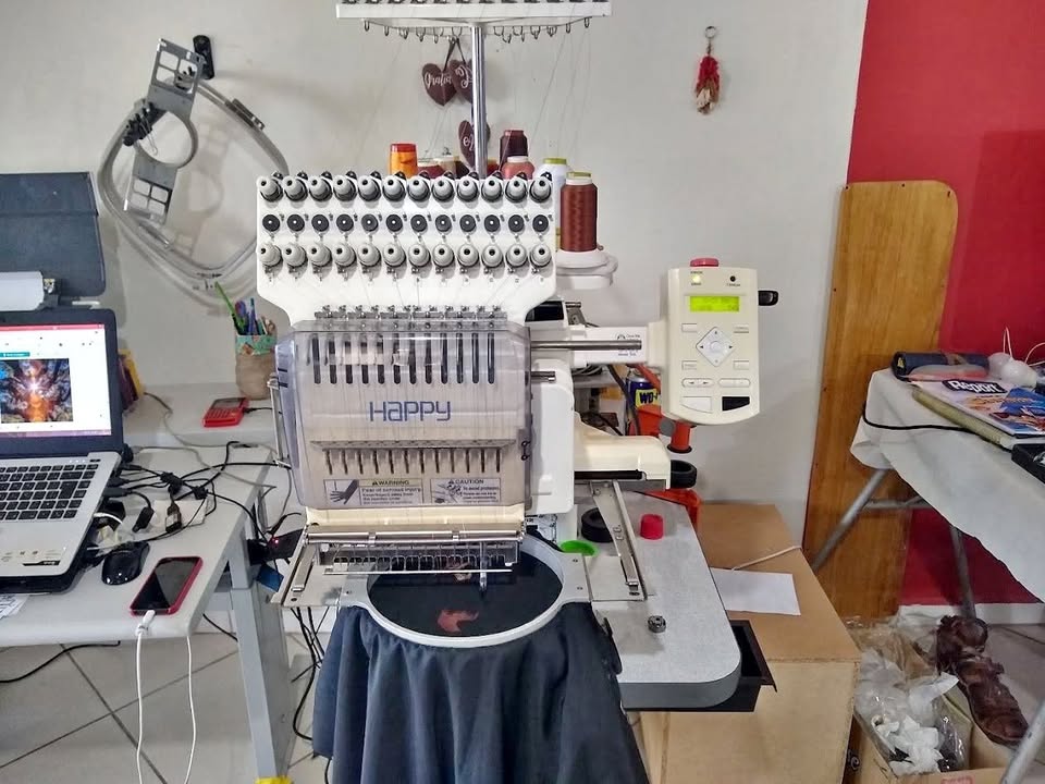 Máquina de Bordado Industrial Happy