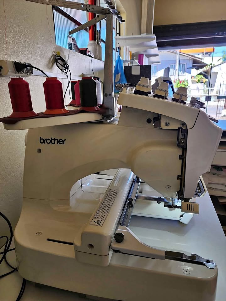 Máquina de bordar PR 600 brother