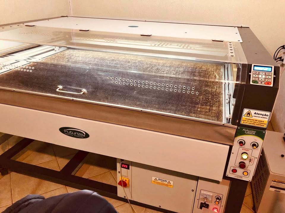 Máquina de corte a laser