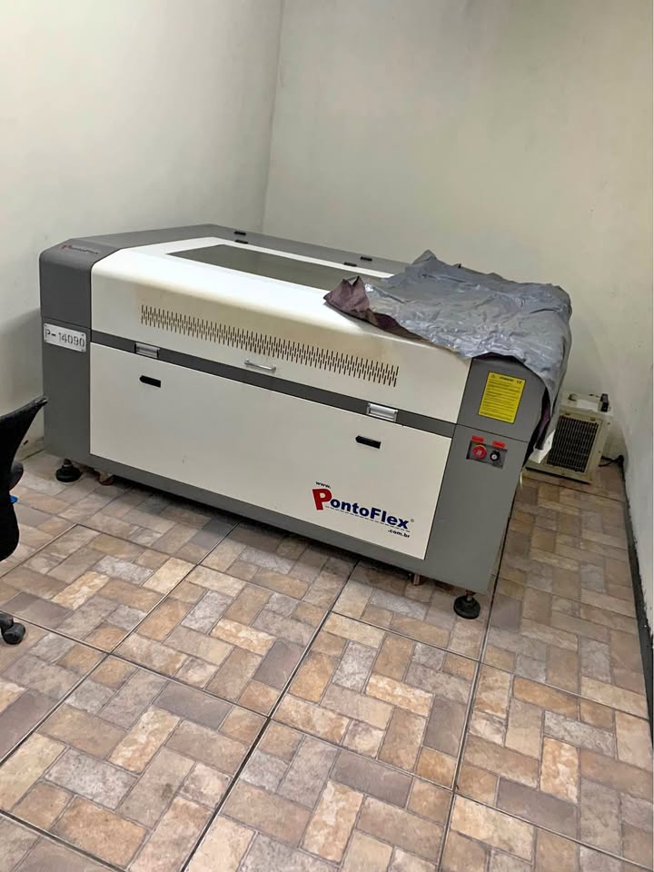 Máquina de corte a laser