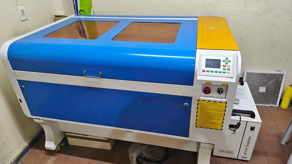 Máquina de corte laser (CNC)