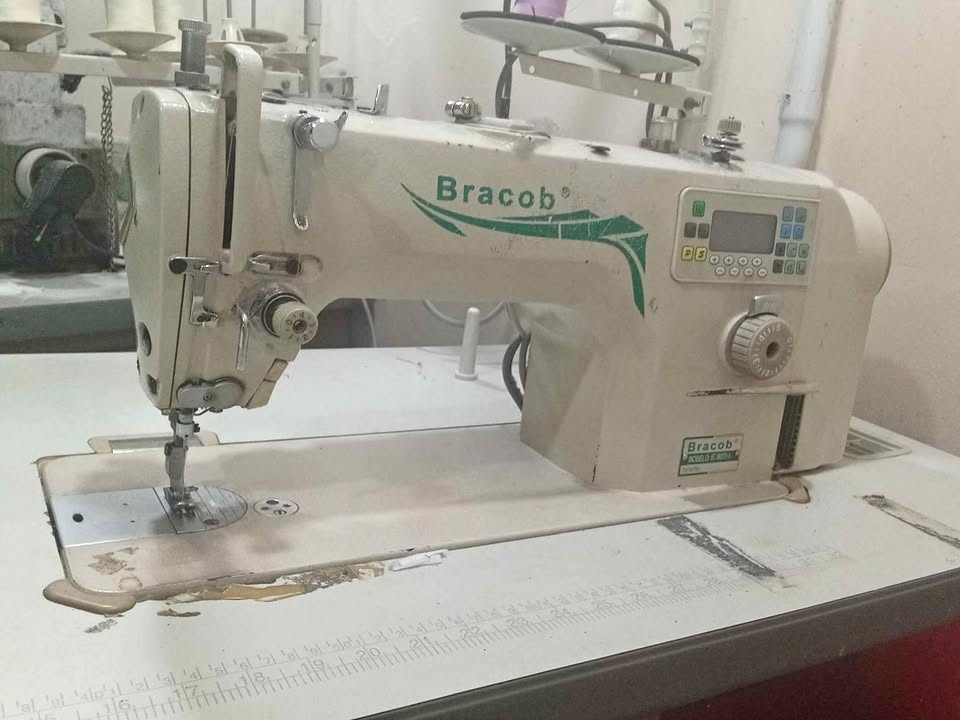 Maquina de costura com Direct Drive