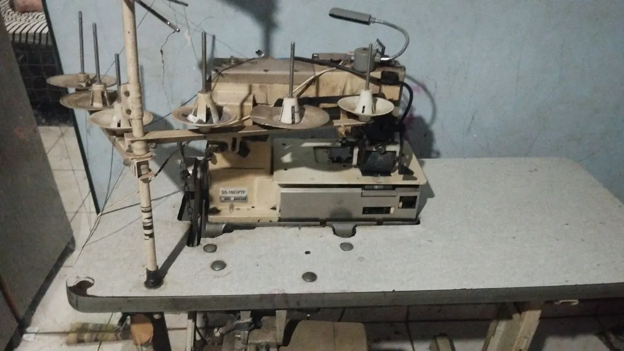 Máquina de costura Ptf
