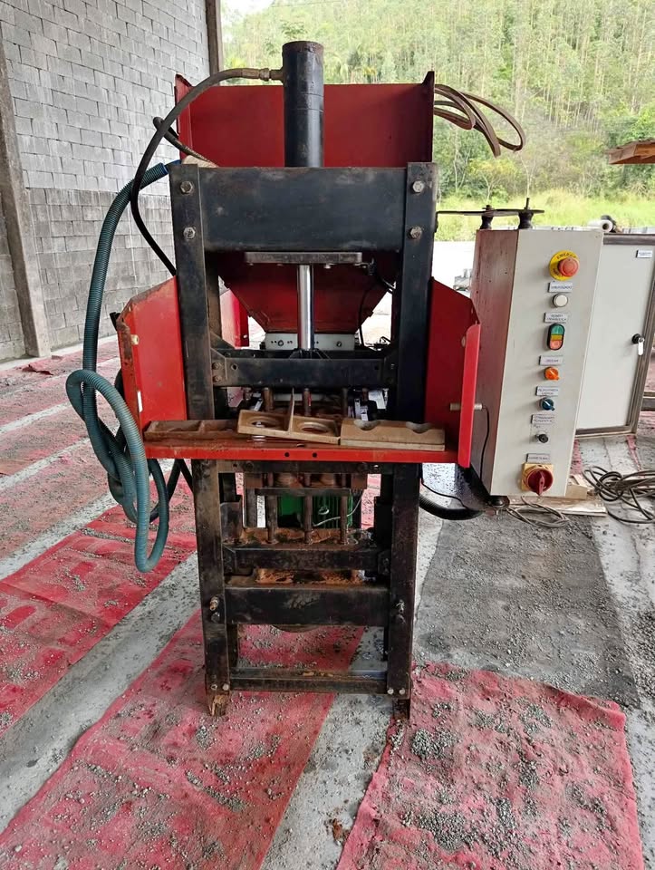 Máquina de fazer tijolos ecológico