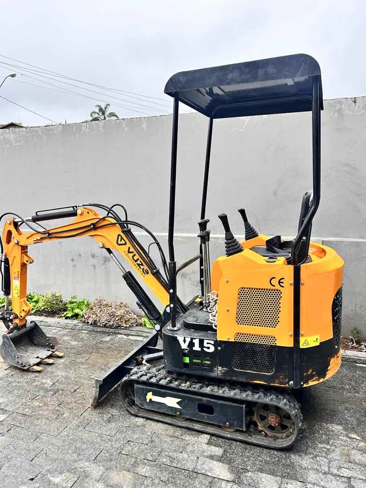 Maquina Mini   Escavadeira Hidráulica Vuze V 15 20
