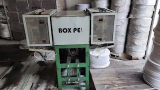 Máquina para fabricar caixas de pizzas redonda