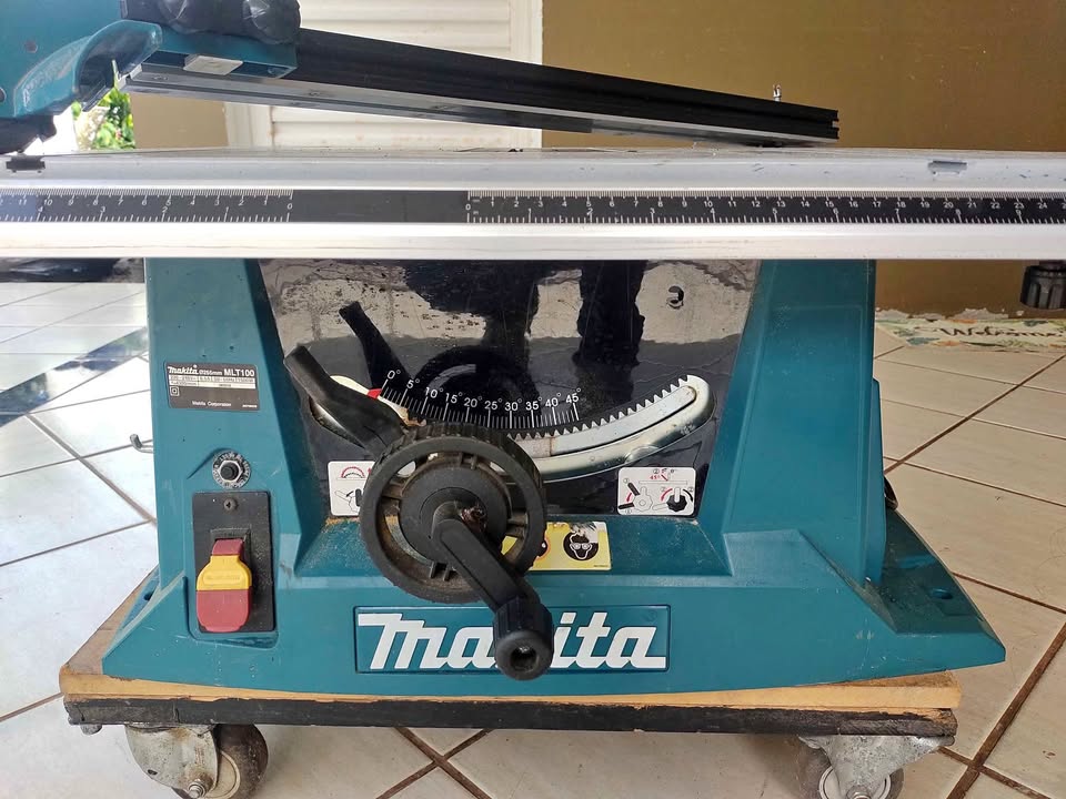 Serra de bancada Makita