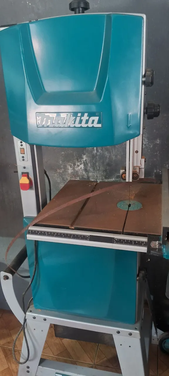 Serra de Fita Makita