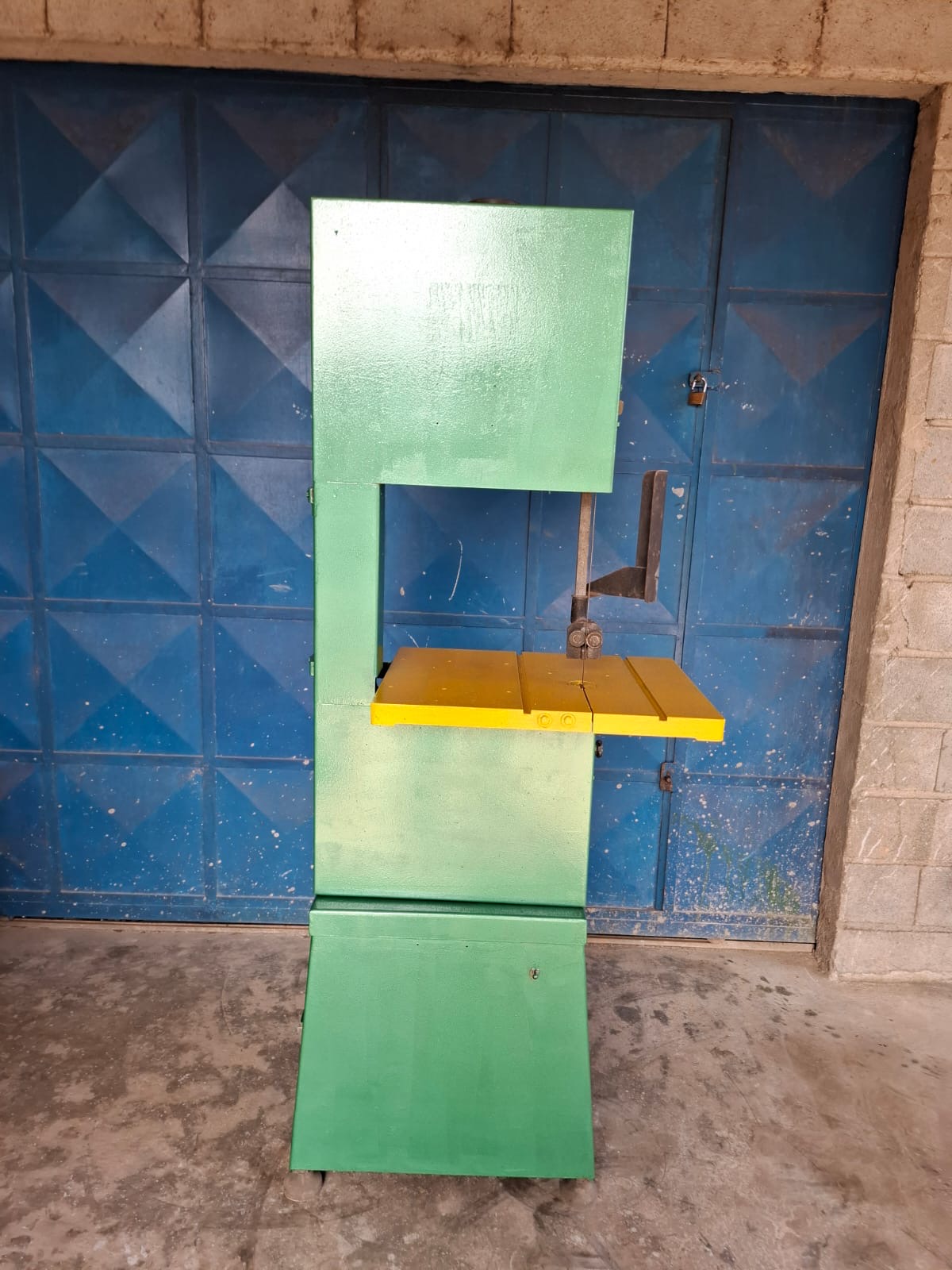 Serra De Fita Vertical para Metais Acerbi