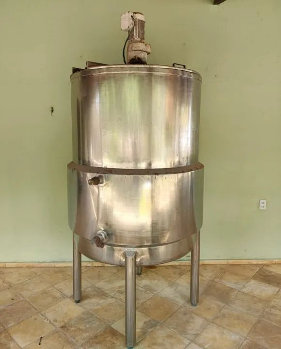 Tanque Industrial em Aço Inox, Encamisado, com Misturador, Capacidade 1.000 Litros.