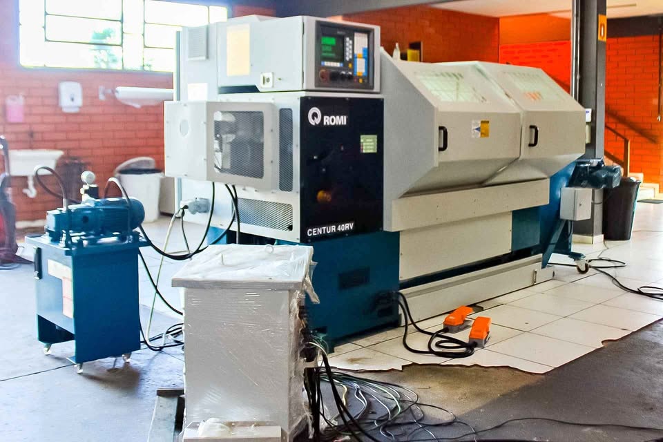 Torno CNC Romi Centur 40 RV MACH8