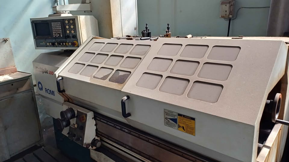 TORNO CNC ROMI MULTIPLIC 30D ANO 2000