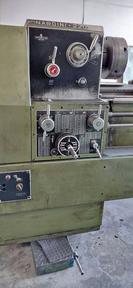 Torno Nardini 220III