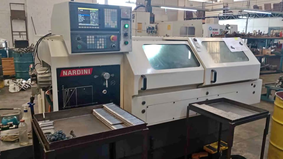 Torno Nardini com torre