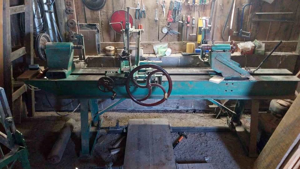 Torno semi automático para madeira